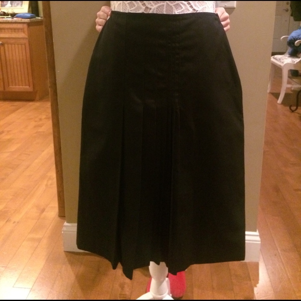 Club Monaco black skirt.